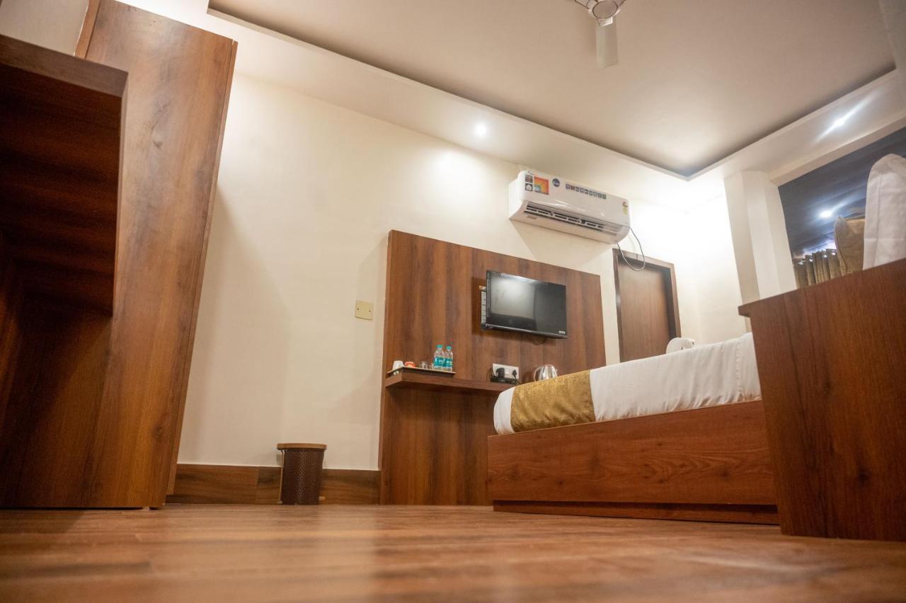 Kiran Palace Hotel Váránaszi Kültér fotó