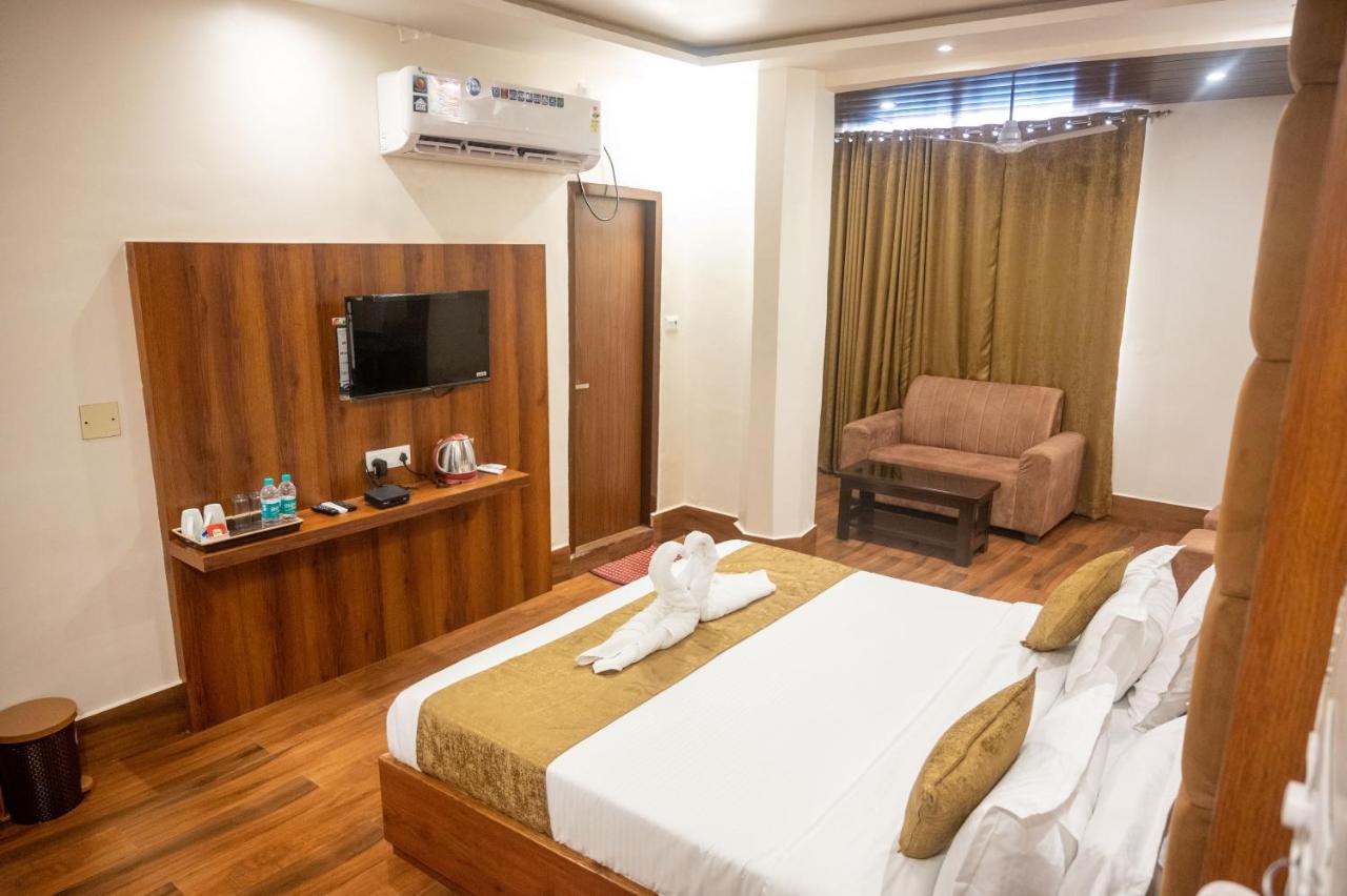 Kiran Palace Hotel Váránaszi Kültér fotó