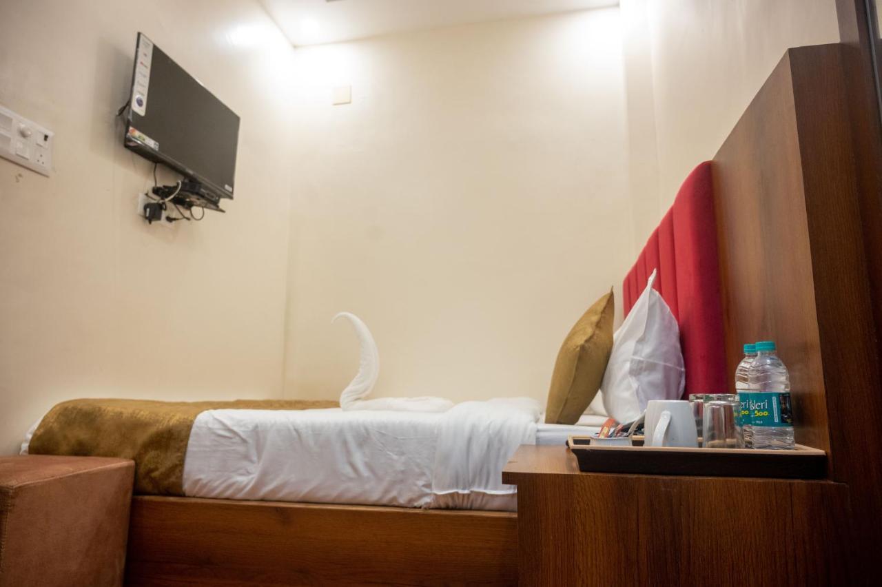 Kiran Palace Hotel Váránaszi Kültér fotó
