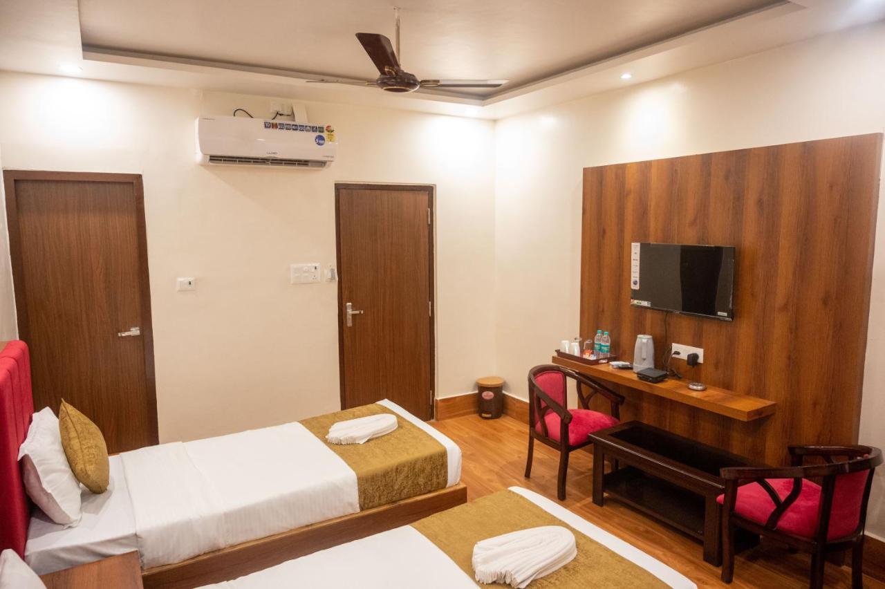 Kiran Palace Hotel Váránaszi Kültér fotó